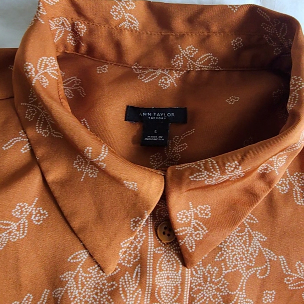 Ann Taylor Factory Orange Floral Button-Up Blouse S